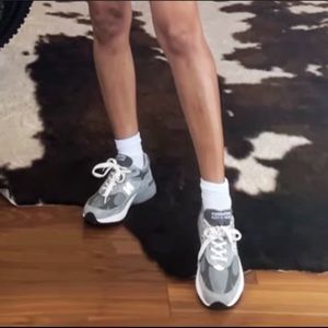 New Balance 990. Women’s 6.